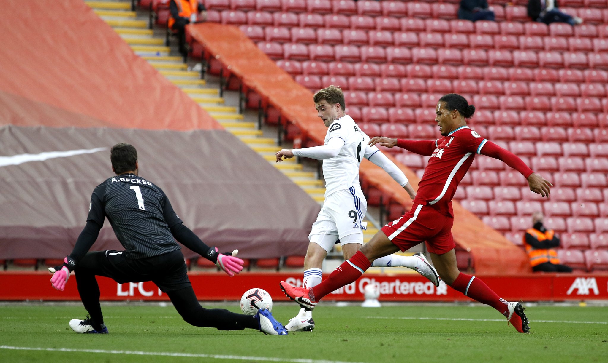 判拉开序幕 判拉开序幕